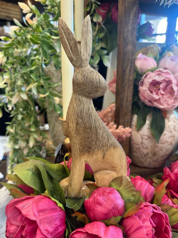 WTC Lg Backward Looking Wood Bunny 9"