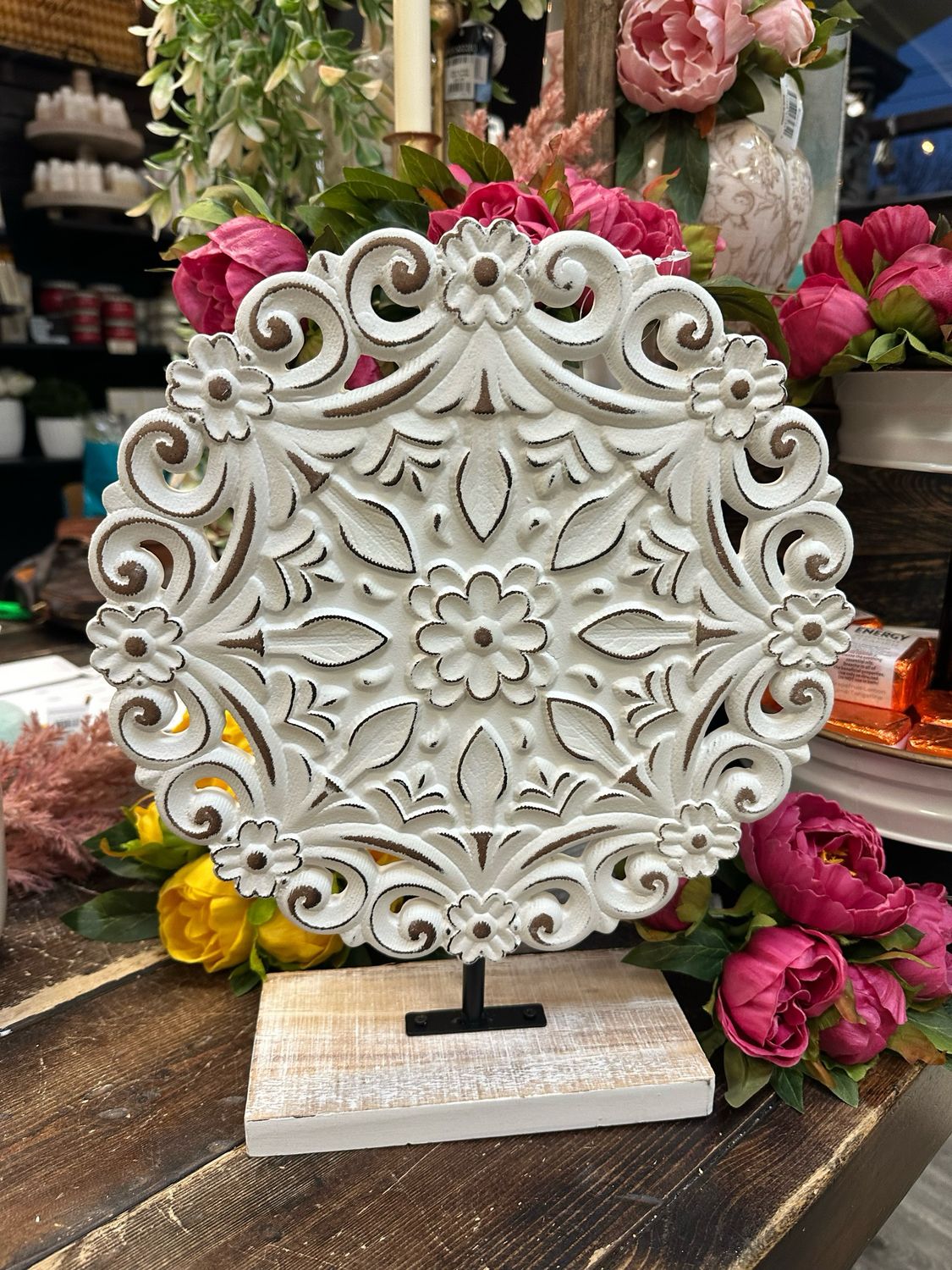 WT White Carved Round 14x11.75