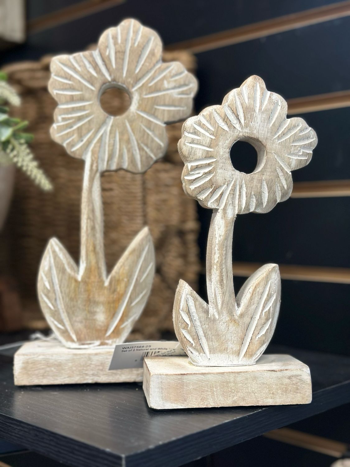 WTC Lg Nat &amp; White Wood Daisy On Stand 10&quot;