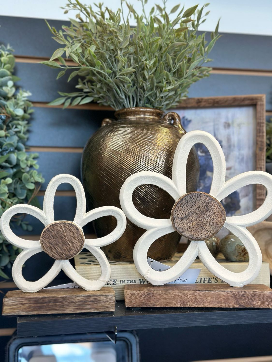 WTC Sm White Metal Daisy On Stand 6.5x6