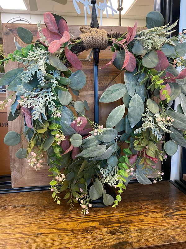 Lan 21.5" Finial Wreath Holder