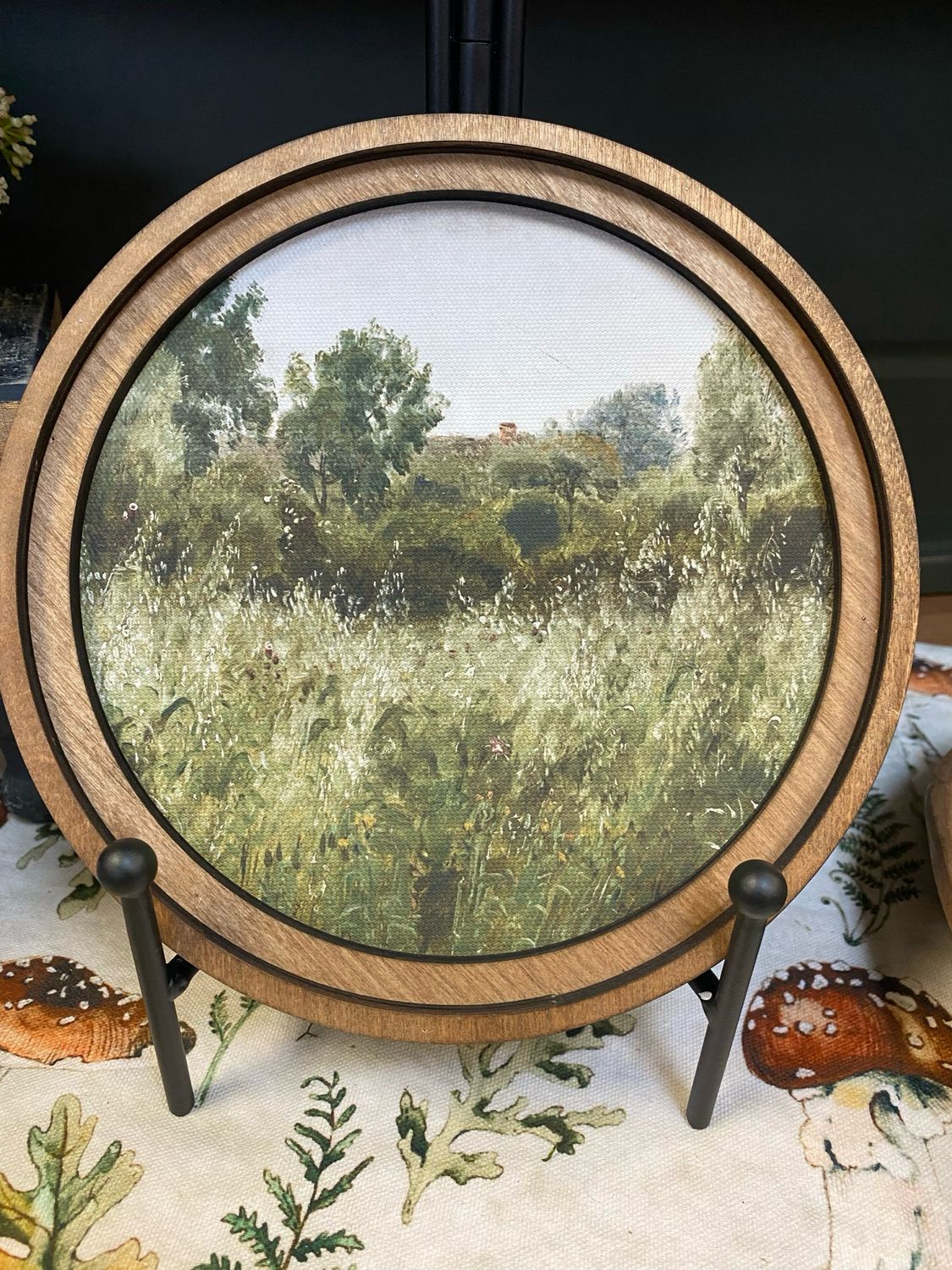 Red 8&quot; Round Green Meadow Art