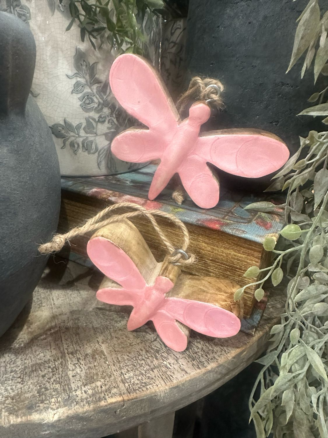WTC Sm Pink Scalloped Dragonfly Hanger 3.75x2.75