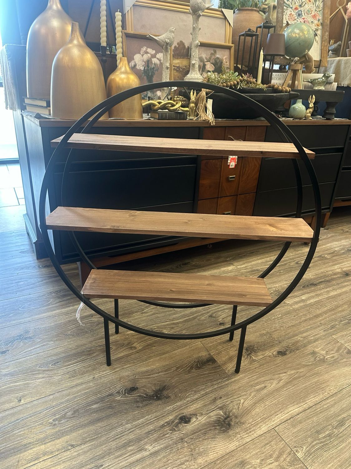 WT Sm Standing Shelf Round 30.75x35