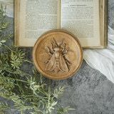 Rag 5.8&quot; Round Bee Wood Wall Plaque