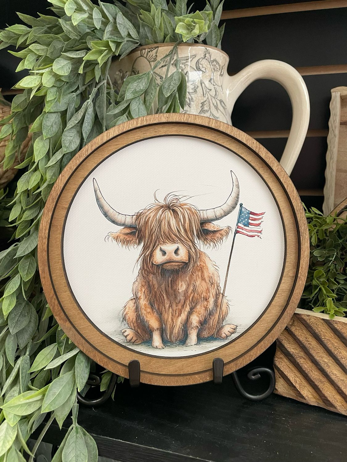 Red 8&quot; Round Highland Flag Art