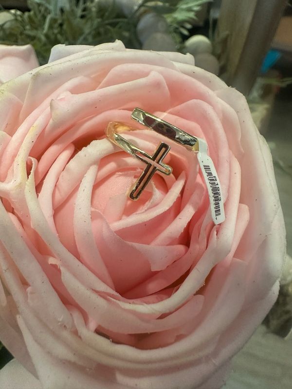 FW Cutout Cross Ring