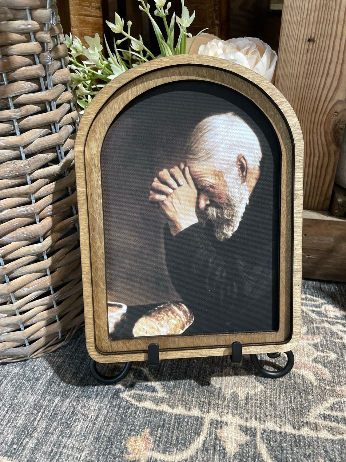 Red Arch Praying Man 8x6