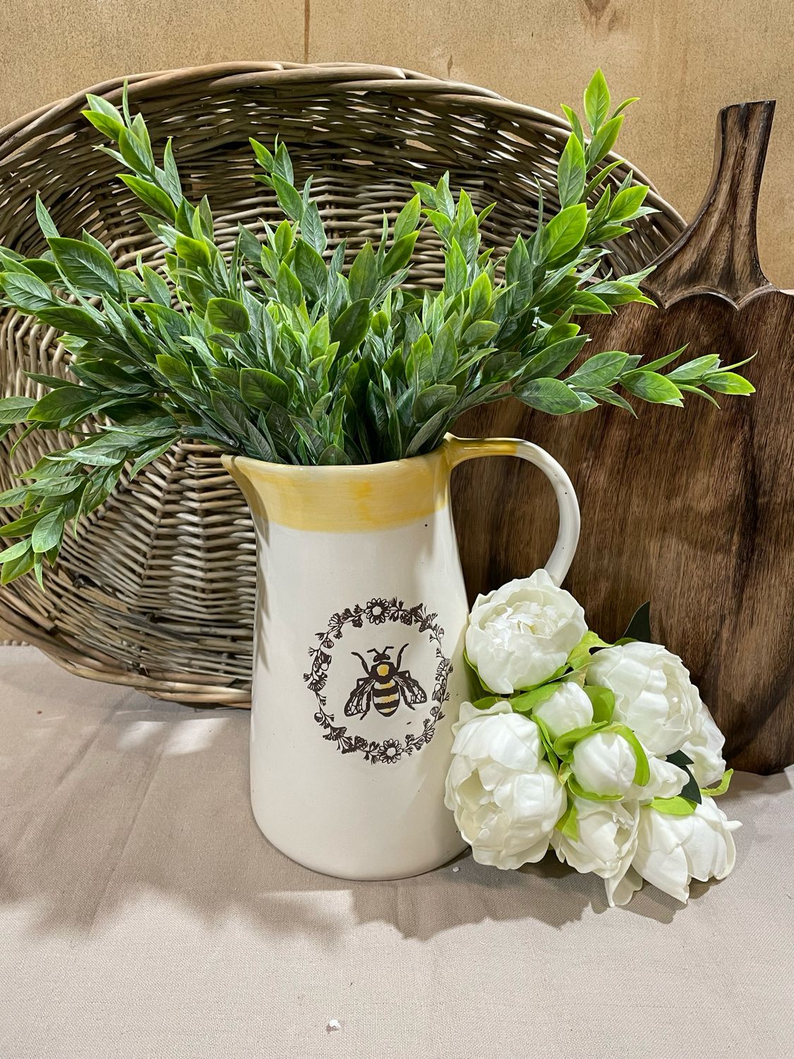 Yngs Bee Vase/Pitcher 8.5&quot;