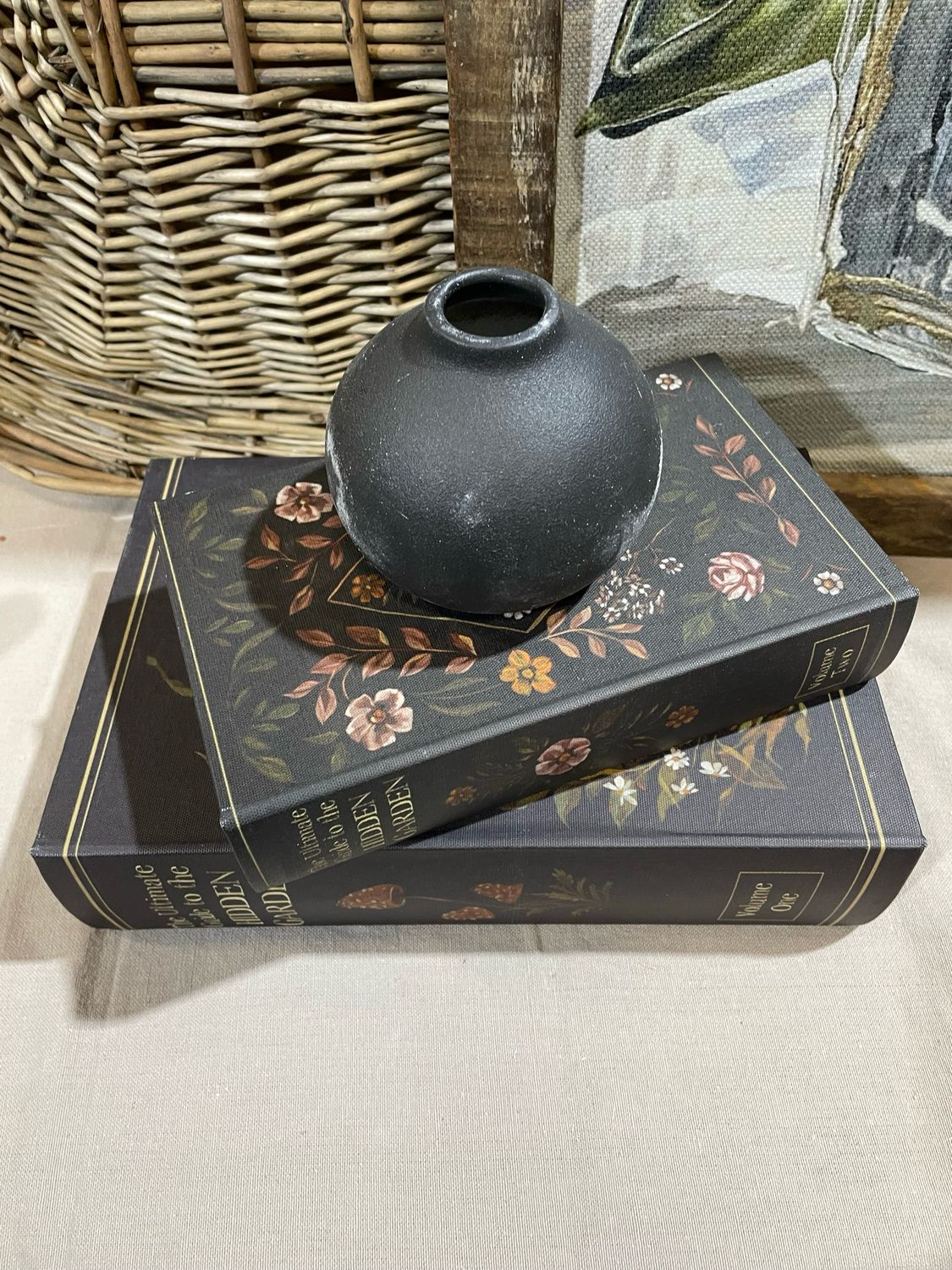 Yngs Black Vase Short 3.25&quot;
