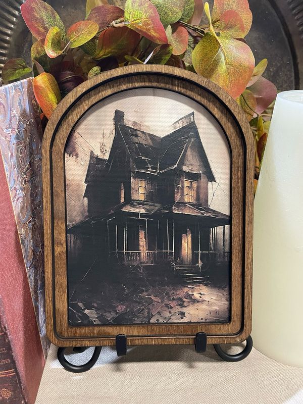 Red Arch Haunted House 8x6