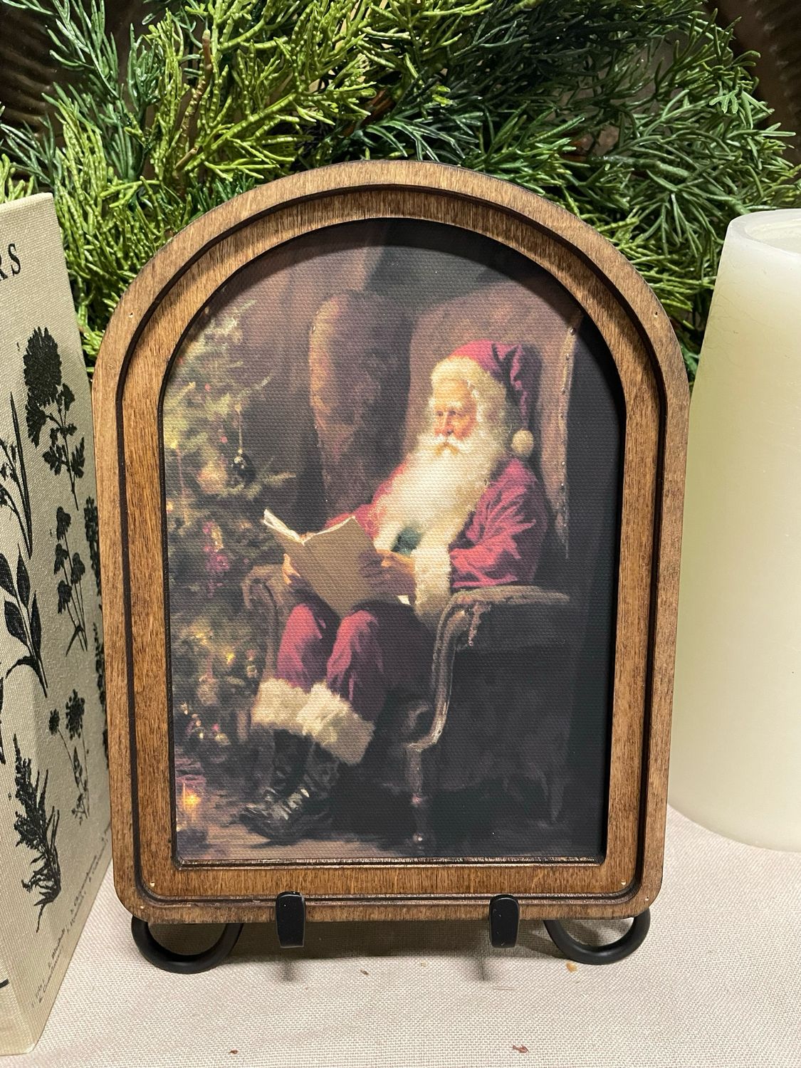 Red Arch 8x6 Santa Reading