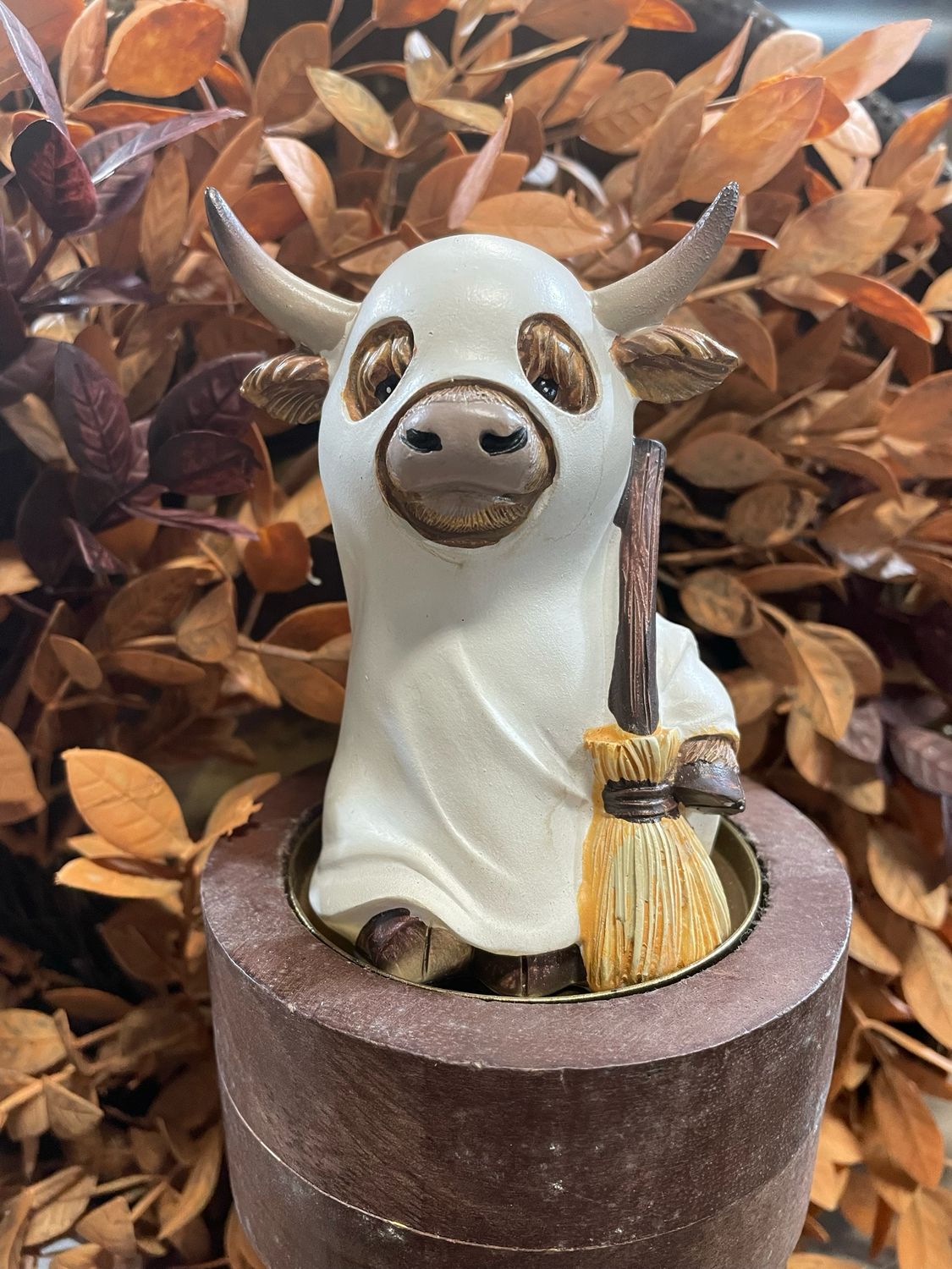 Han White Ghost Highland Cow Trick Or Treater
