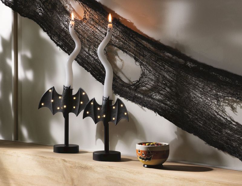 MP Sm Twinkle Bat Candlestick 7x7