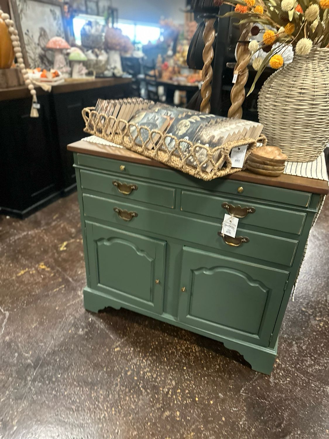 VV Briar Patch Sm Buffet 36x19x33