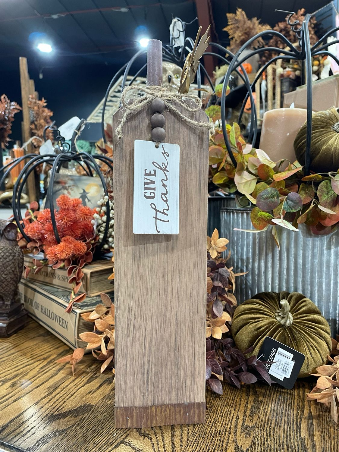 BB Md Wood Post Pumpkin Sitter 16&quot;