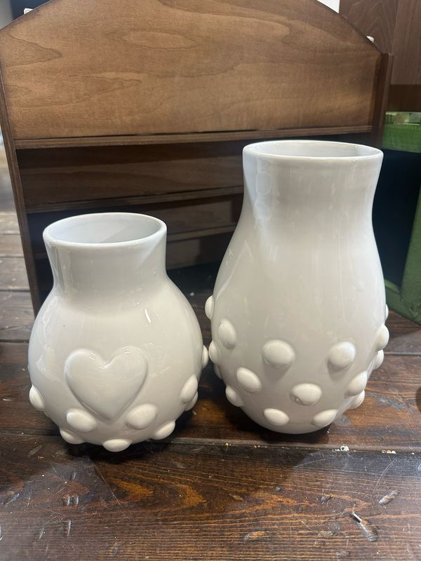 Yng Special Price 2 Vases