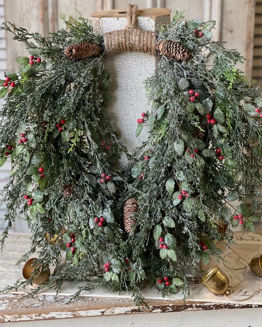 Lan 26&quot; Holly Hill Hanging Wreath