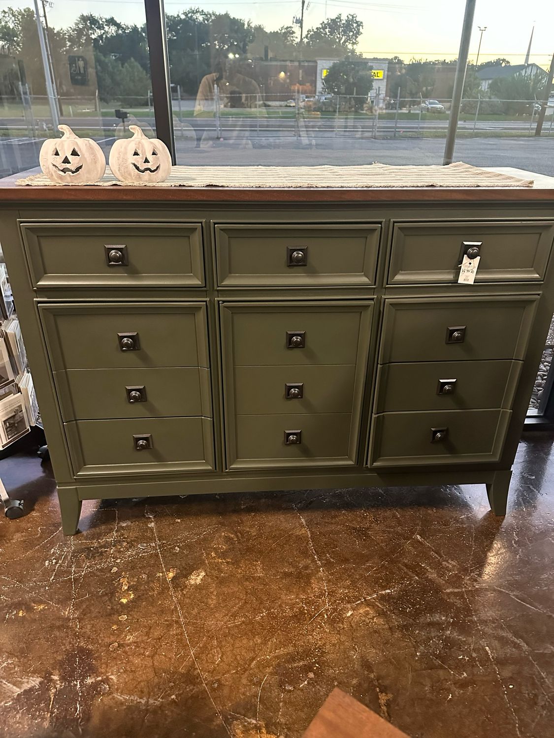 VV Collard LRG Dresser 62x44x20
