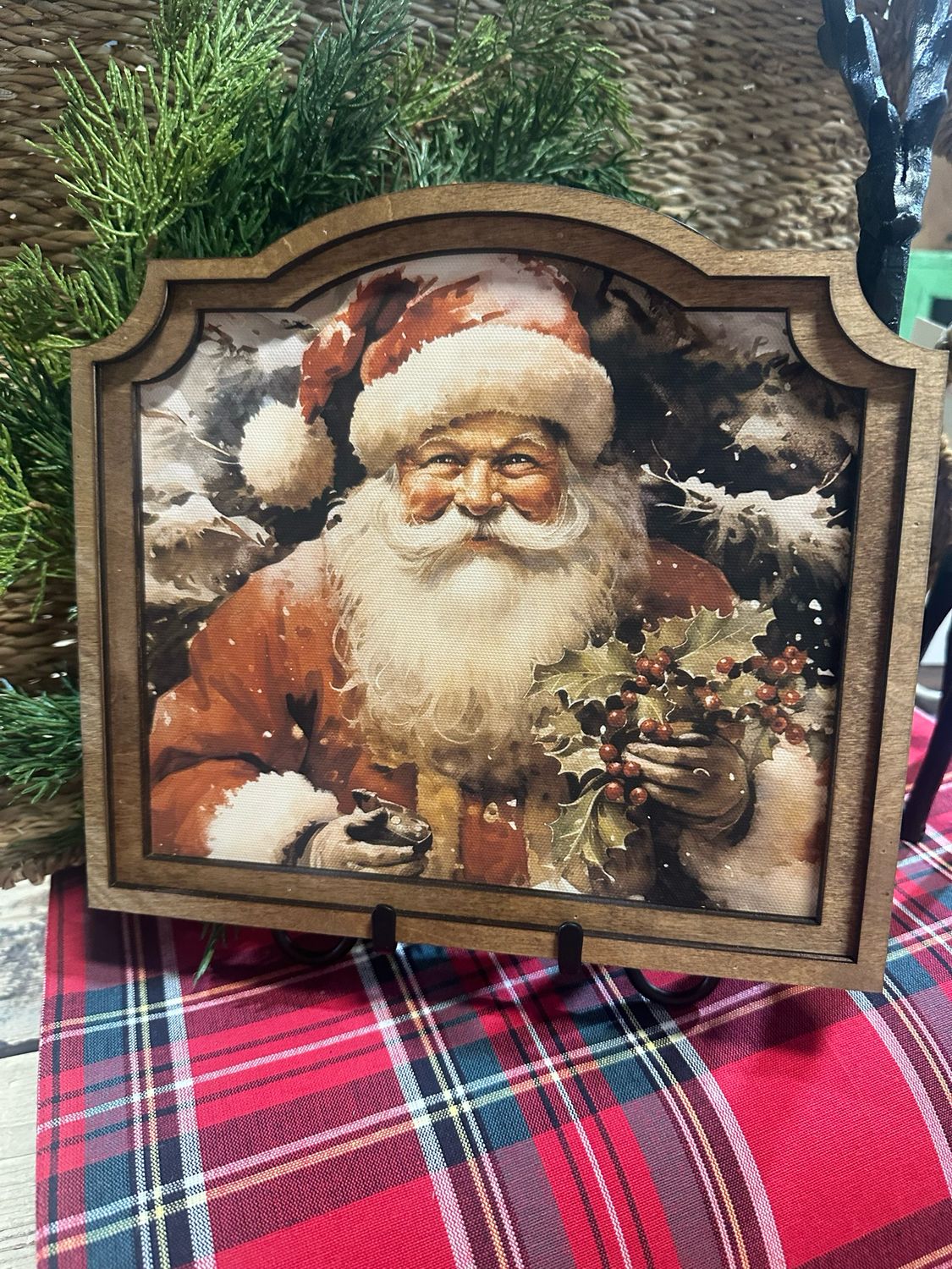 Red 10x9 Santa With Holly