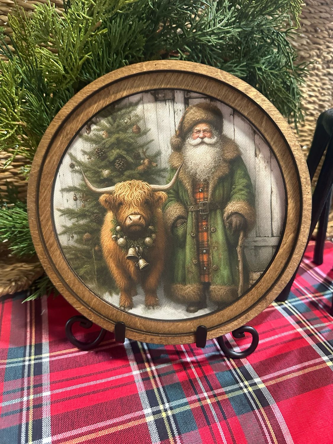 Red 8&quot; R Highland Santa Green