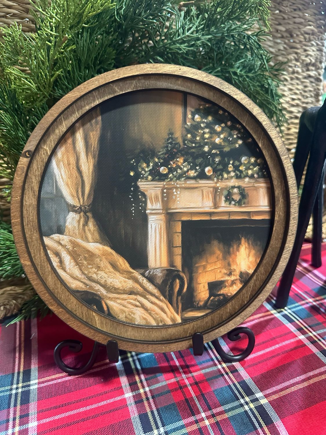 Red 8&quot; R Holiday Mantel