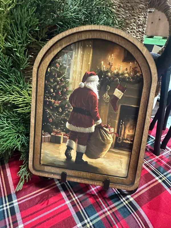 Red Arch Fireplace Santa 8x6