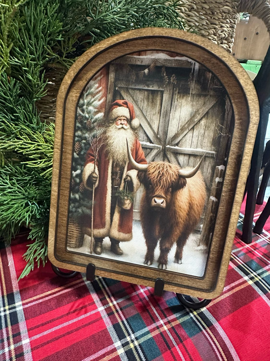 Red Arch Highland Santa Red 8x6