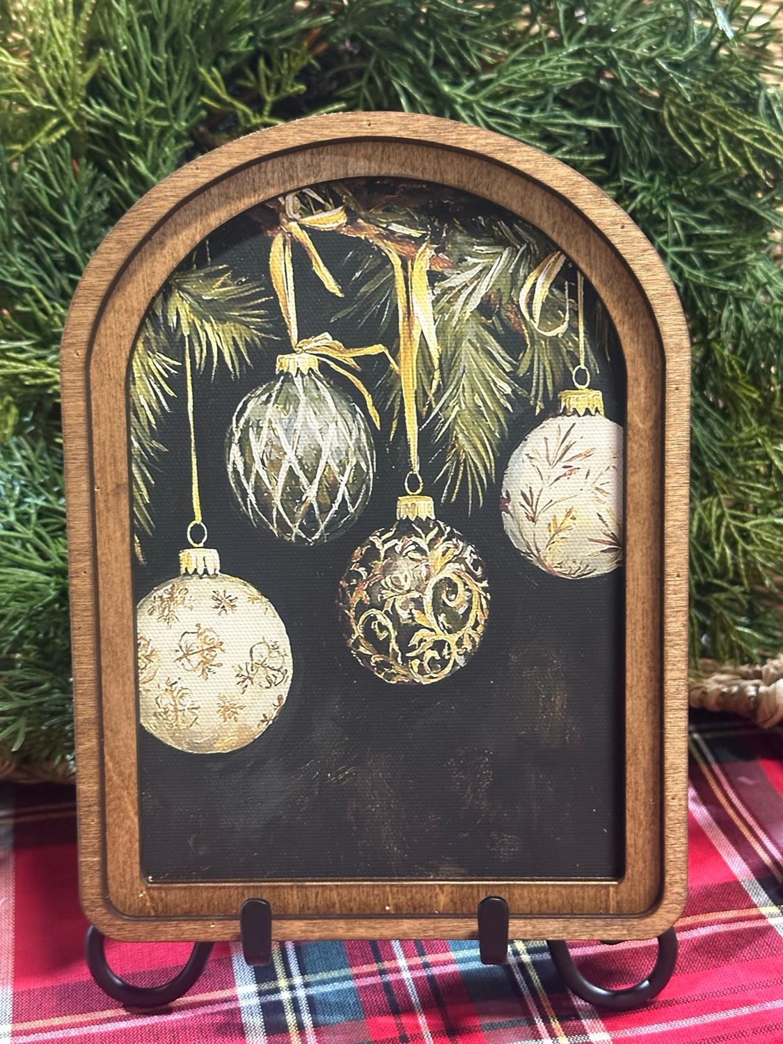 Red Arch Ornaments 8x6
