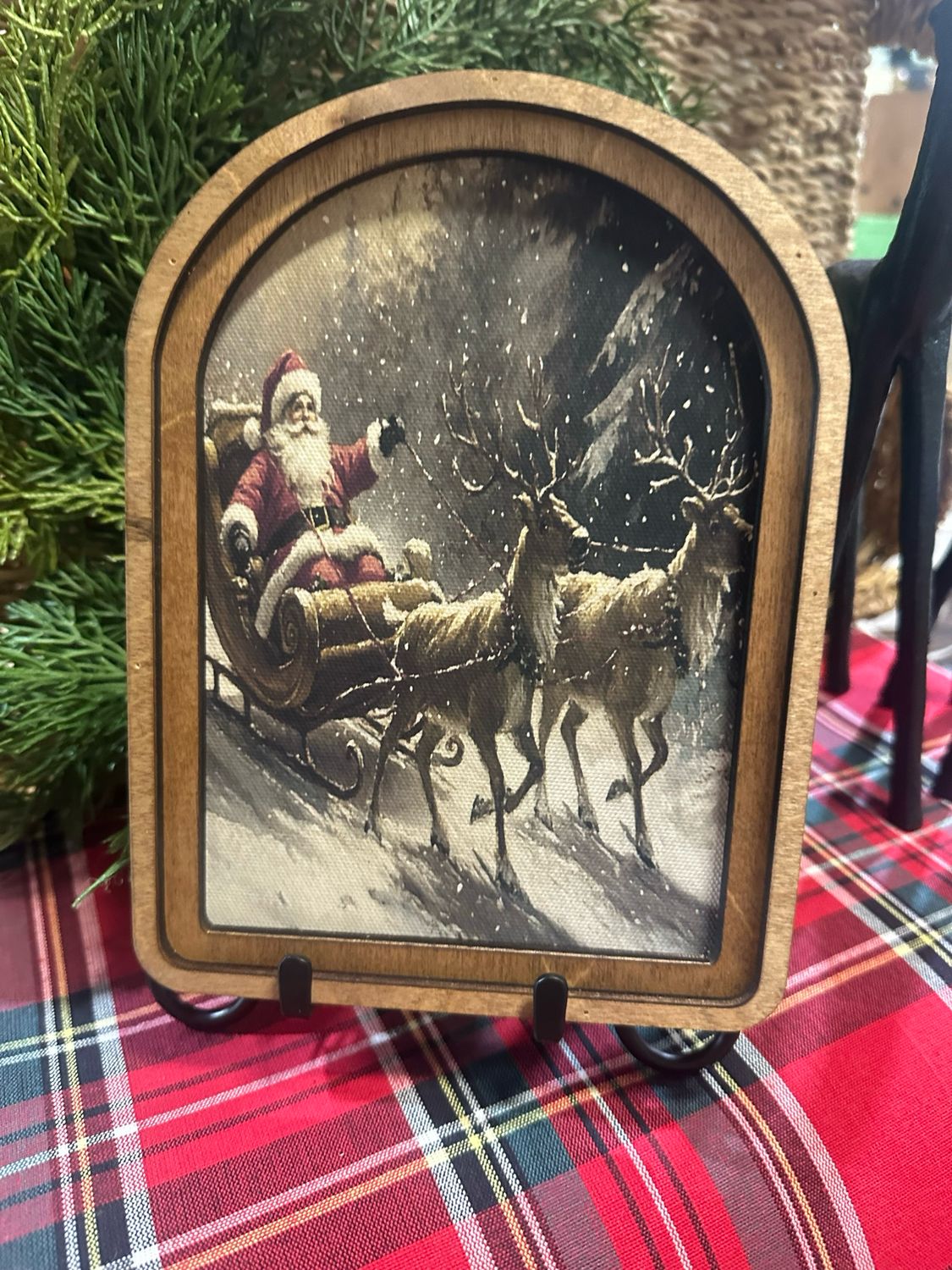 Red Arch Santa Sleigh 8x6