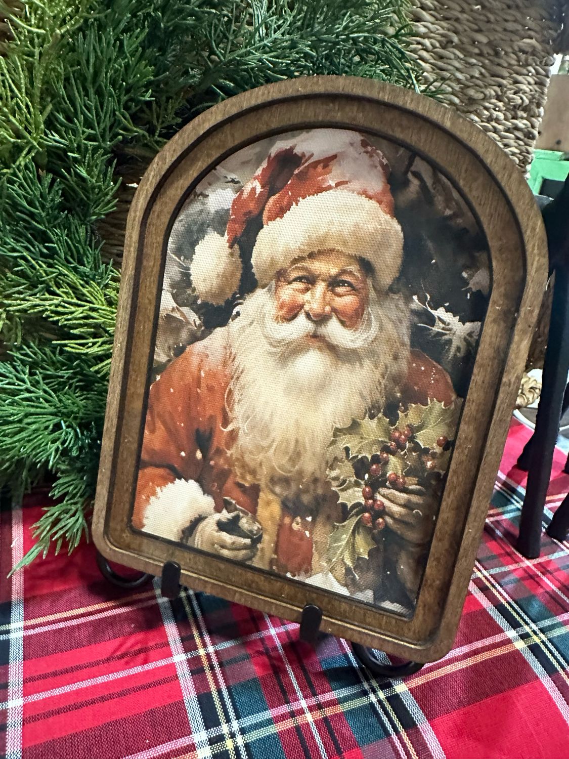 Red Arch Santa With Holly 8x6