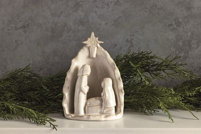 MP Wht Stoneware Nativity 5.5"