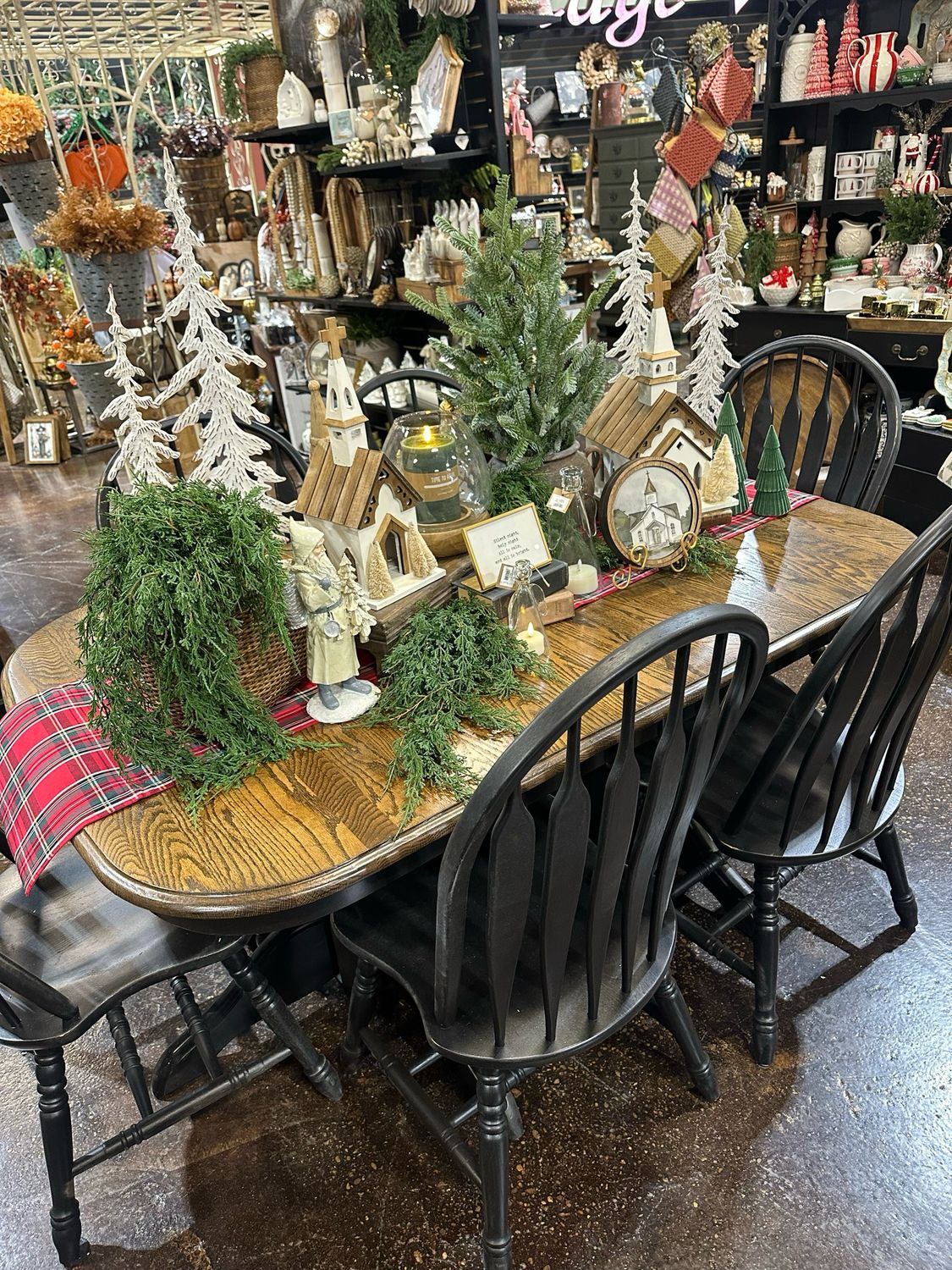 VV Table 42x64 6 Chairs