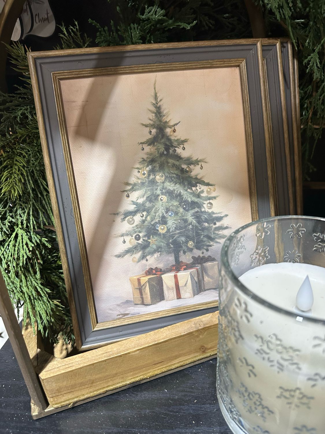 PLH 7x9 Tree W Presents