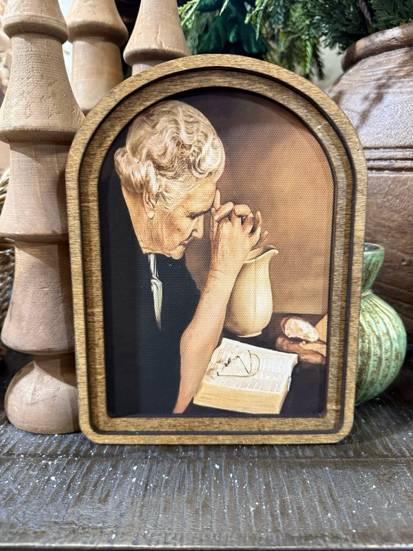 Red Arch Praying Lady 8x6