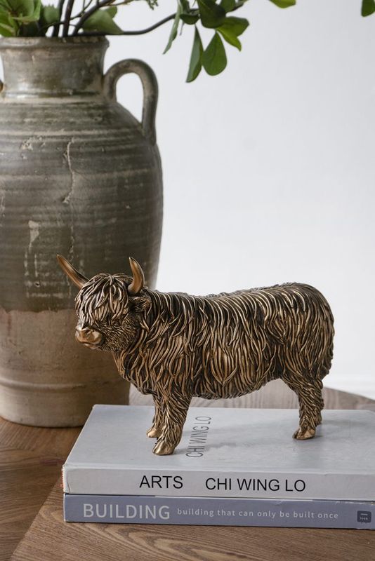 AB 10x3.5x7 Highland Cow Statue