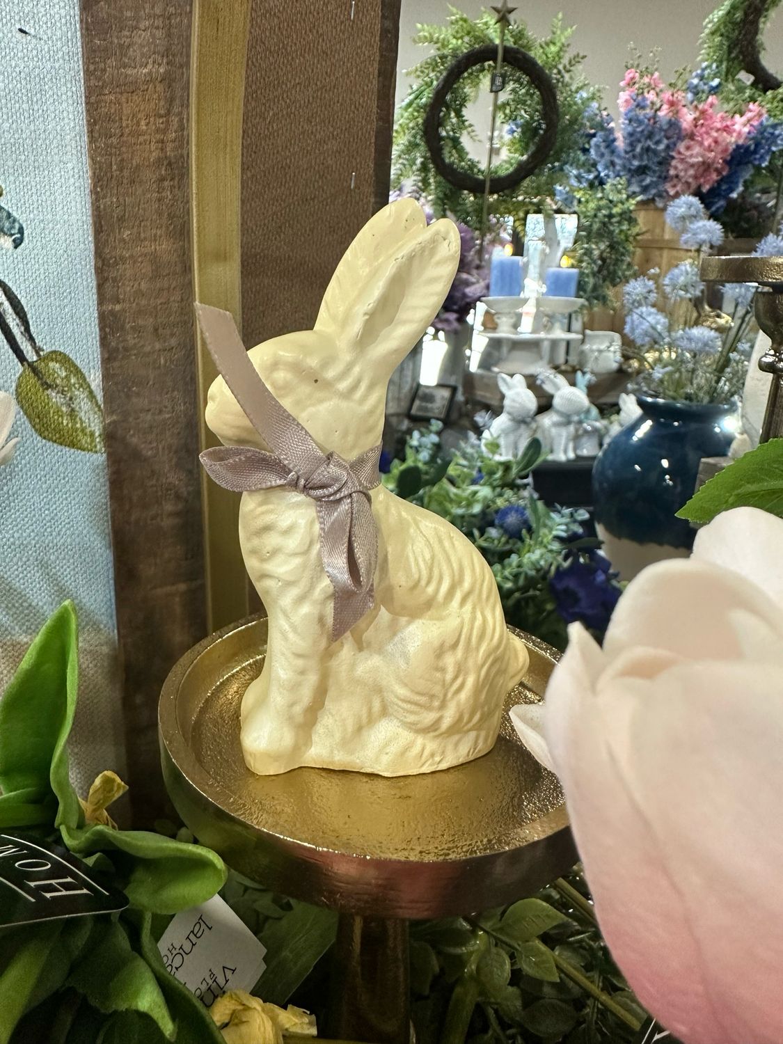 Reg 4" White Choc Resin Bunny