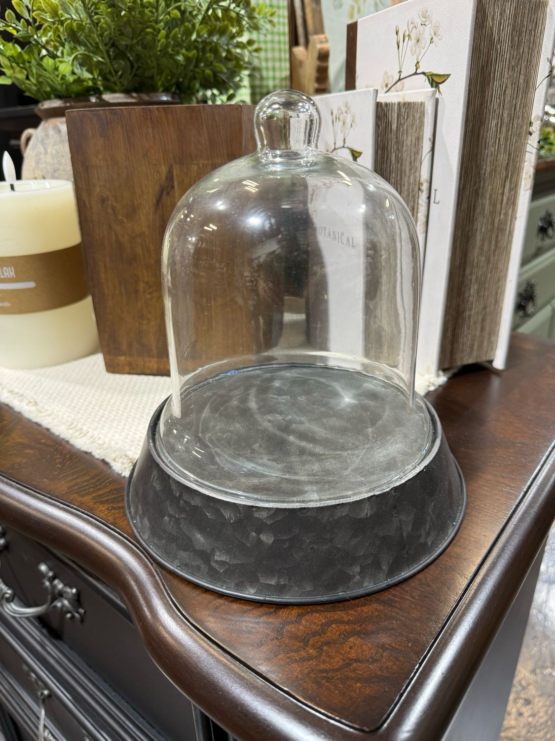 Ger Sm Glass Cloche w/black Metal Base 7.68x8.27