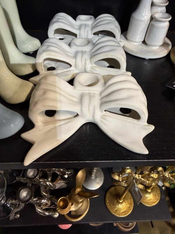 Aud White Bow Candle Holder