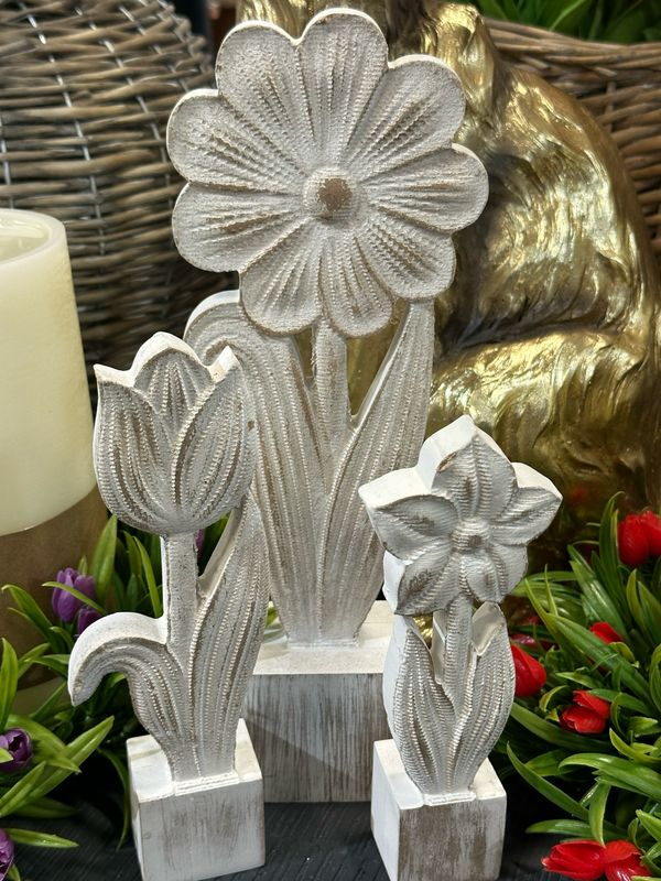 WTC Sm Wooden Daisy On Block 7"