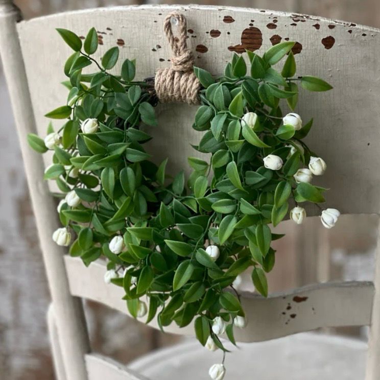 Lan 10" Cream Billows Buds Wreath