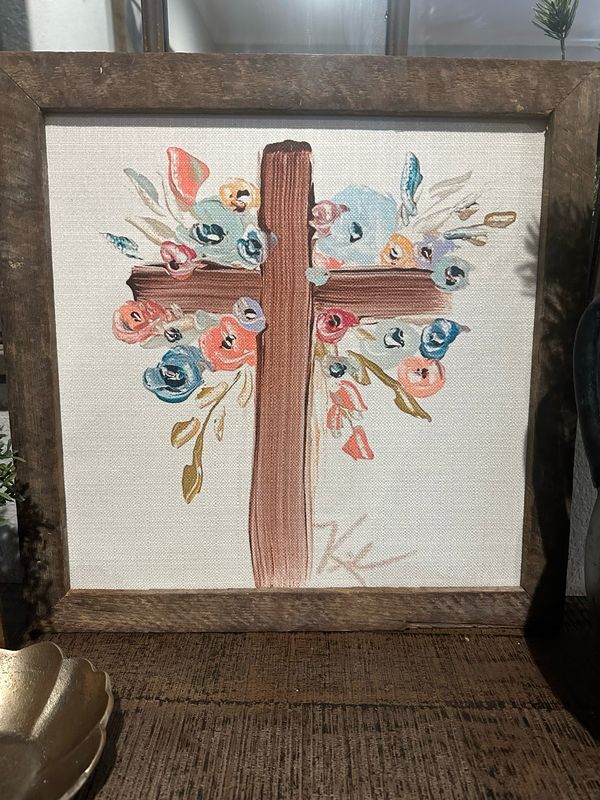 SCM 18x18 Cross W Flowers