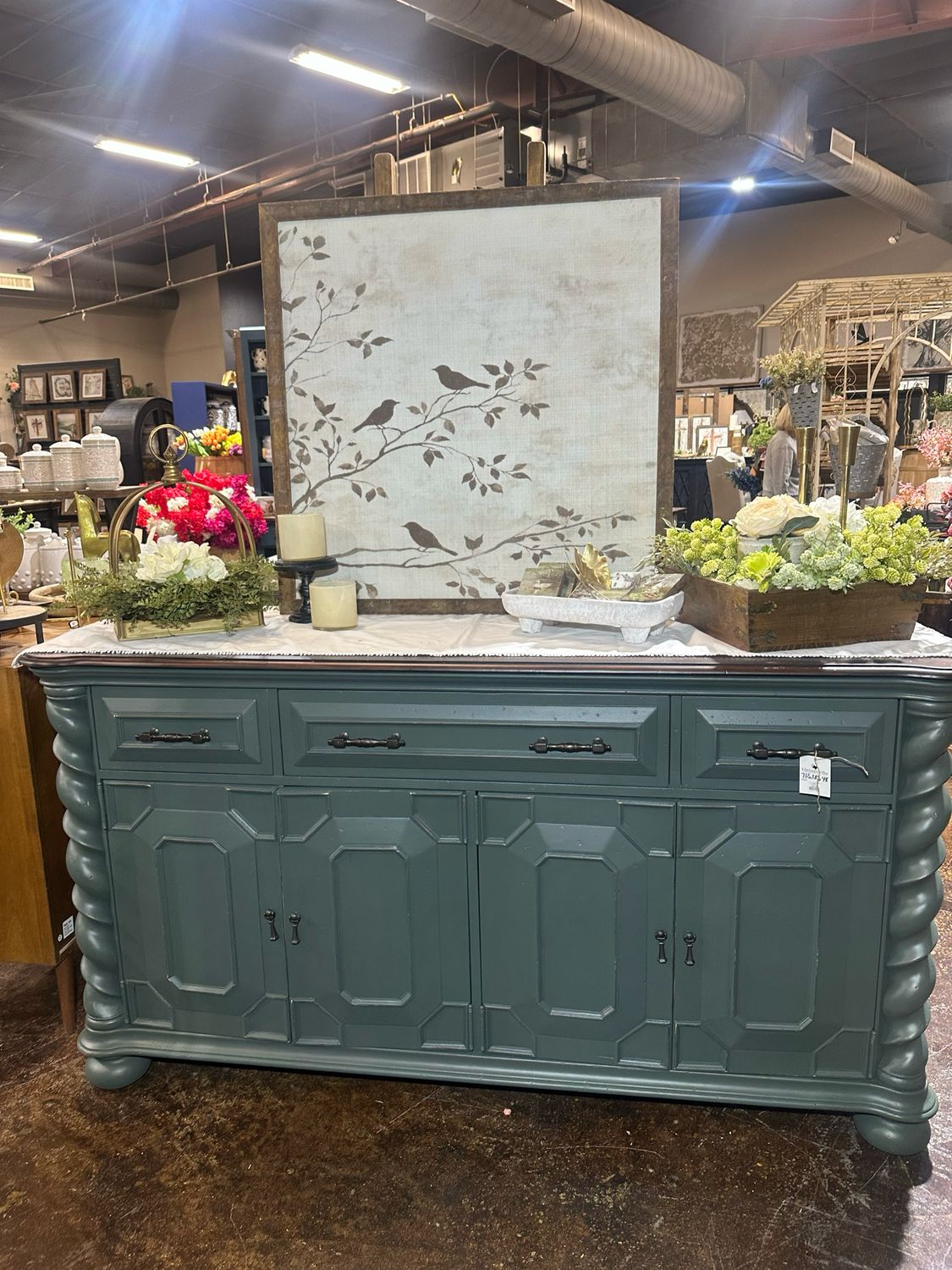 VV Acadia Twist Buffet 71.5x38.5x48