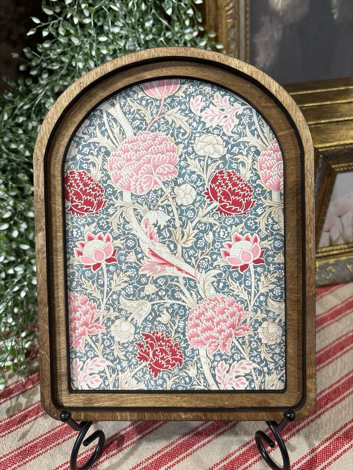 Red Arch 8x6 Pink Morris