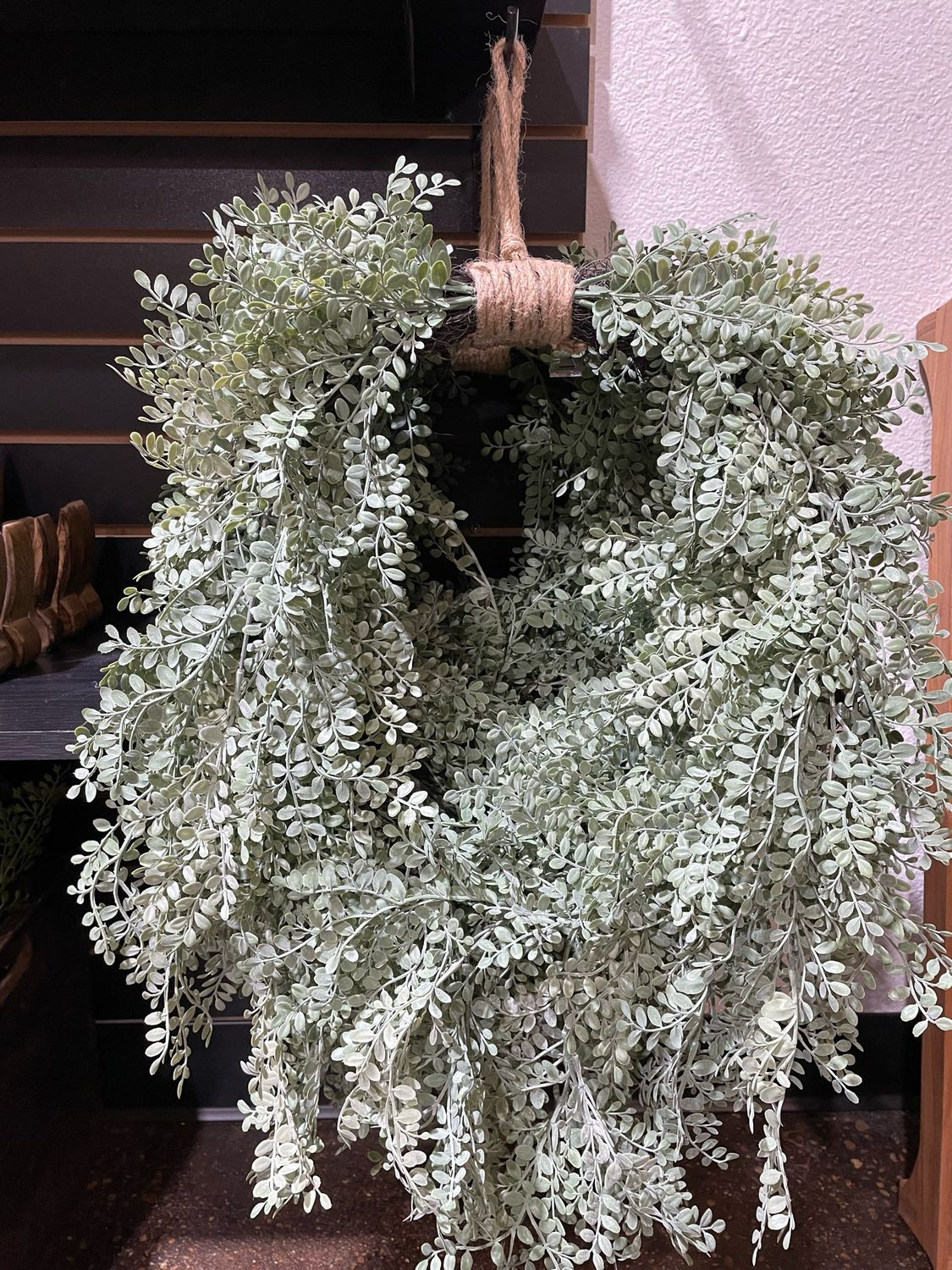 Lan 24" Tatler Leaves Hanging Wreath