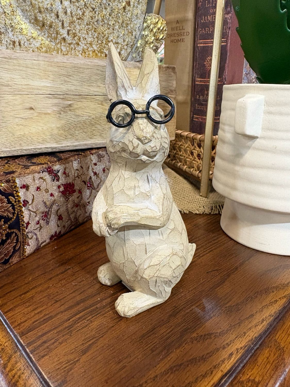 WTC Tan Resin Carved Bunny Glasses 6 H