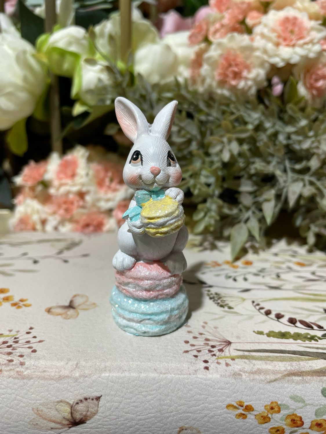 Han Blue Bow Bunny w Macaron 3"