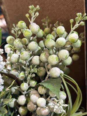 Reg Green Wild Berry Bundle 18"