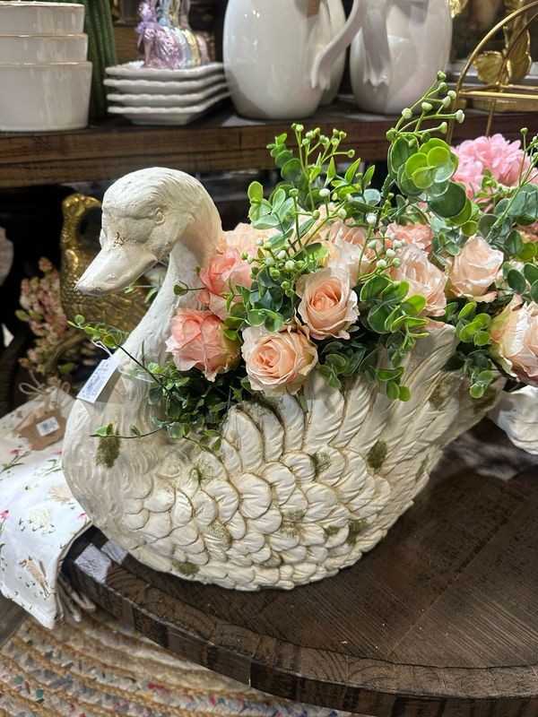 Fan Swan Planter 18x10x15