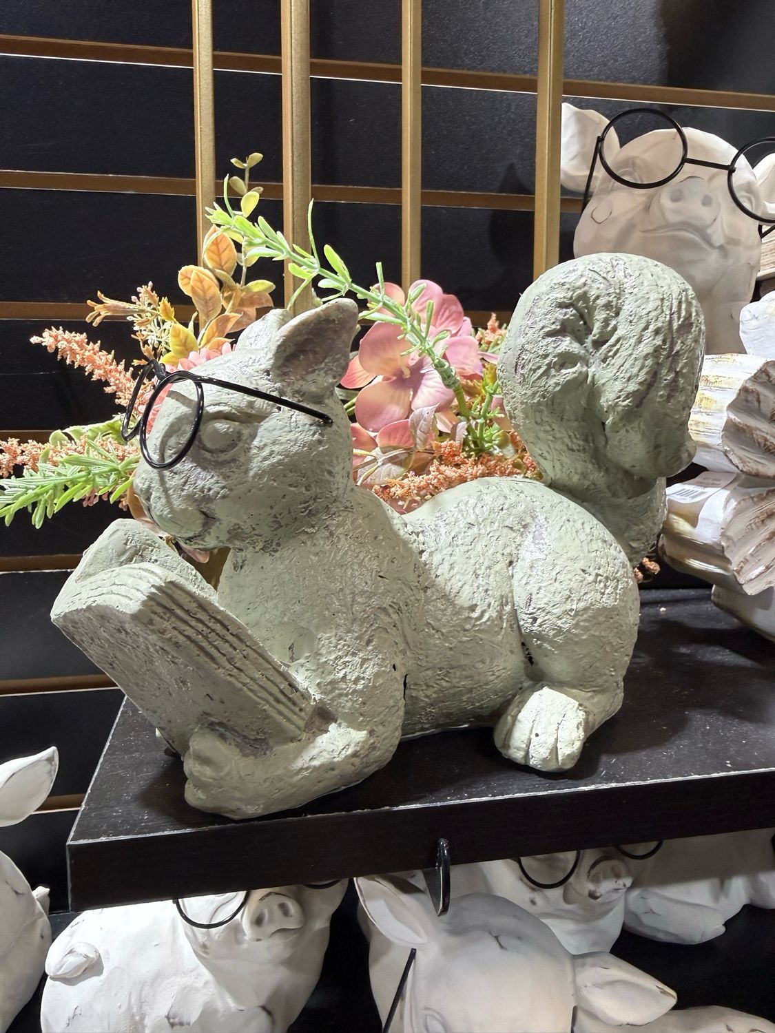 WTC Reading Squirrel 5.5x7.5x3.5